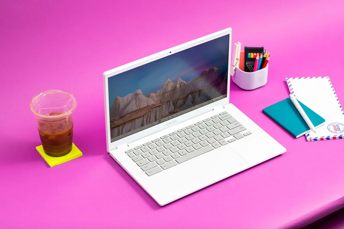 You are currently viewing Google’s Midrange Chromebook Plus: Impressive Features and Affordability